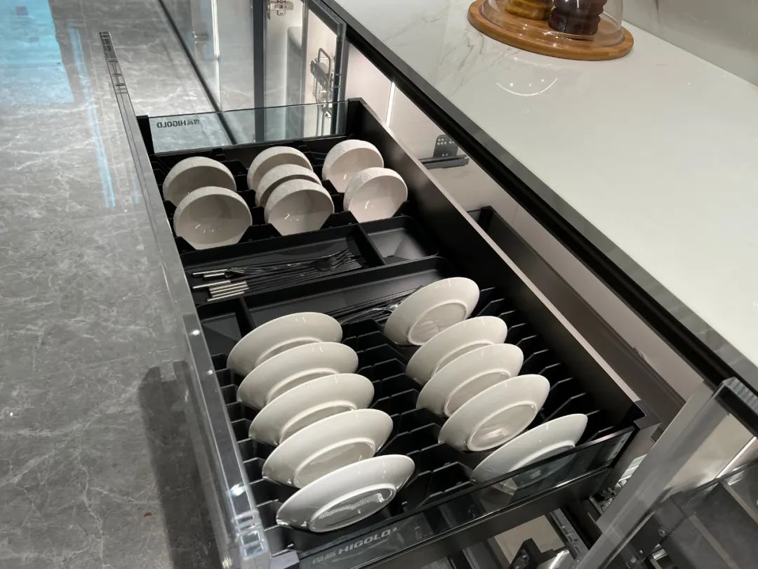 一體化抽屜拉籃，適合碗筷餐具收納